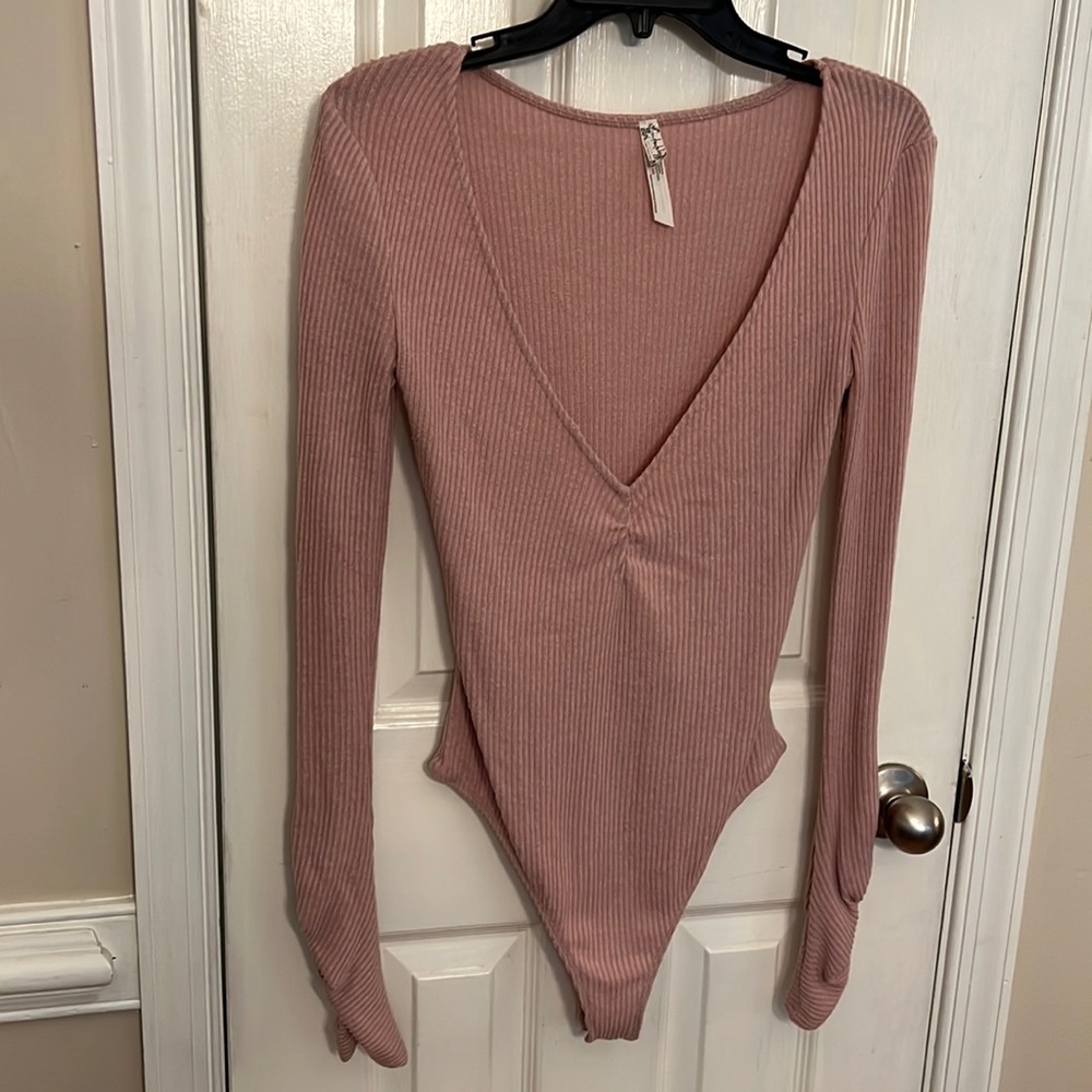 Free People blush v- neck bodysuit size Medium